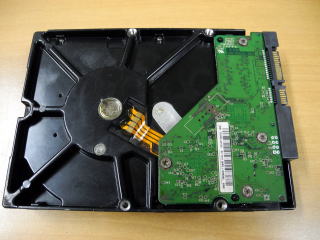 ハードディスク洗浄作業完了・火災で燃えたハードディスク ハードディスク洗浄作業完了・火災で燃えたハードディスク